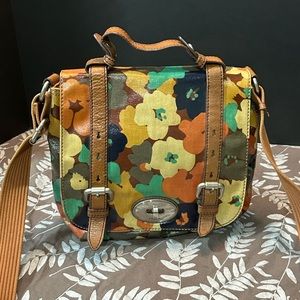 Cute Fossil Crossbody bag - gently used
